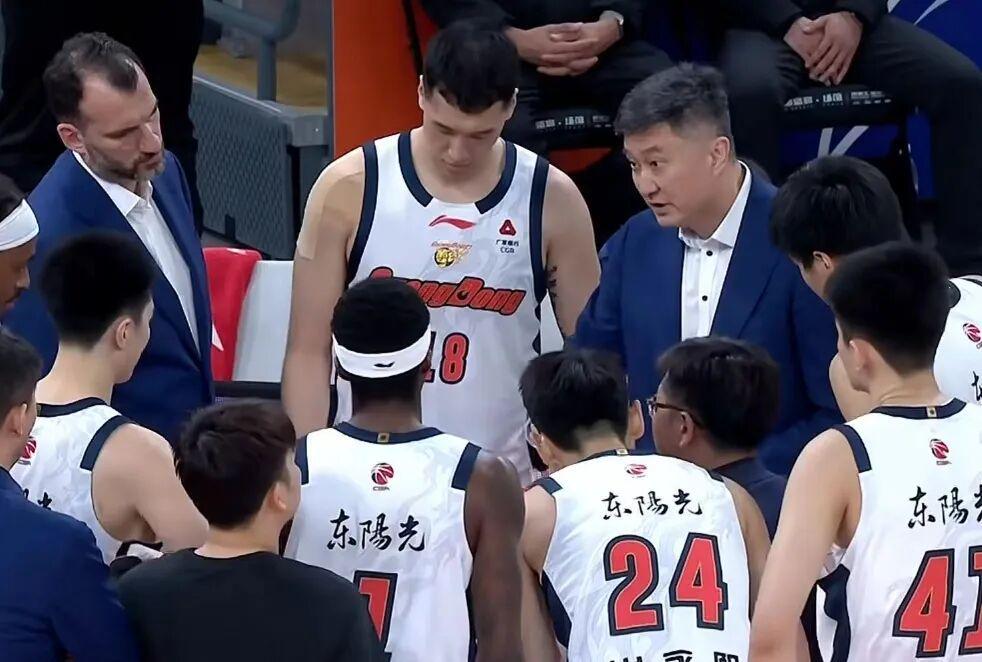 OB电竞官方网站-广东男篮大胜，张皓嘉正负值+49，陈家政亮眼 黄明依不受杜锋待见
